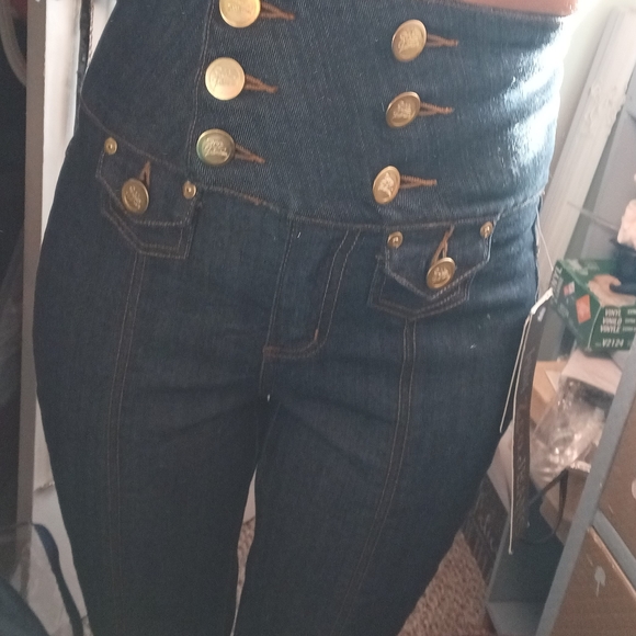 New Capri Jeans/w Buttons sz 2 - Picture 7 of 10